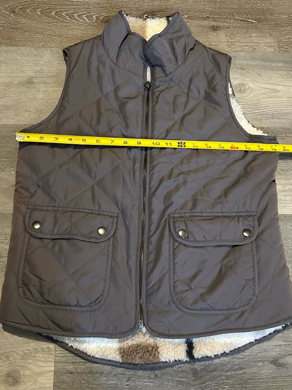 Small Thread & Supply Plaid Sherpa Lined Gray Quilted Reversible Vest Pockets - Picture 4 of 8
